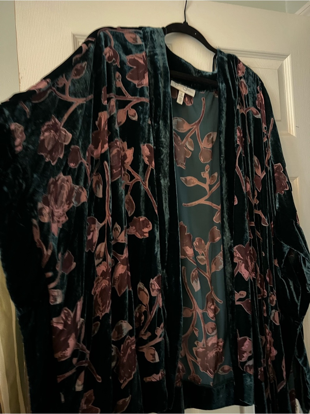 Jessica Simpson Black-greenish Velvet Kimono Robe with Mauve Floral
